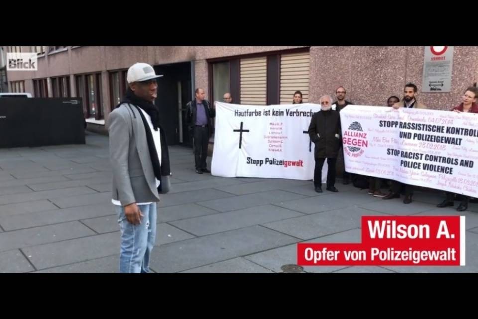 "Torna in Africa" e le manganellate: poliziotti assolti