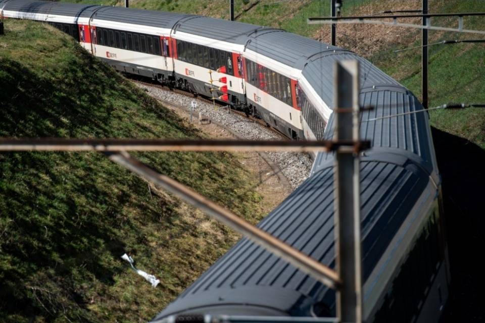 "Si reintroducano almeno due agenti sui treni"