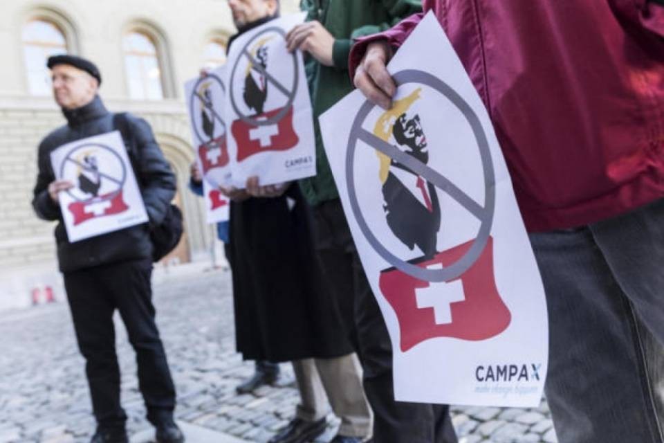 "Dichiariamo Trump persona non grata in Svizzera"