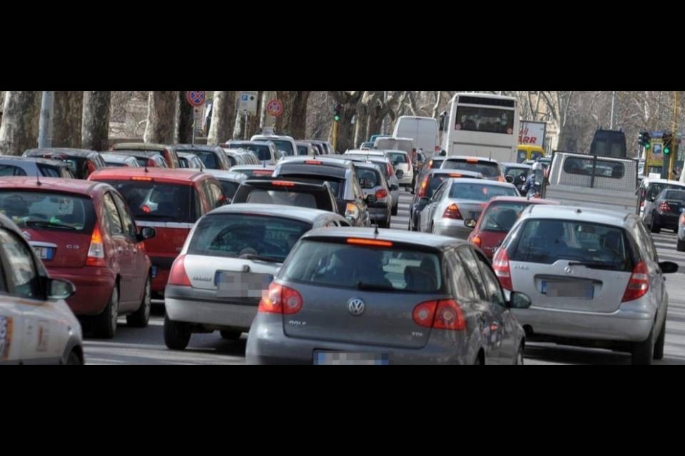 Milano, parte la zona a traffico limitato più grande d’Italia