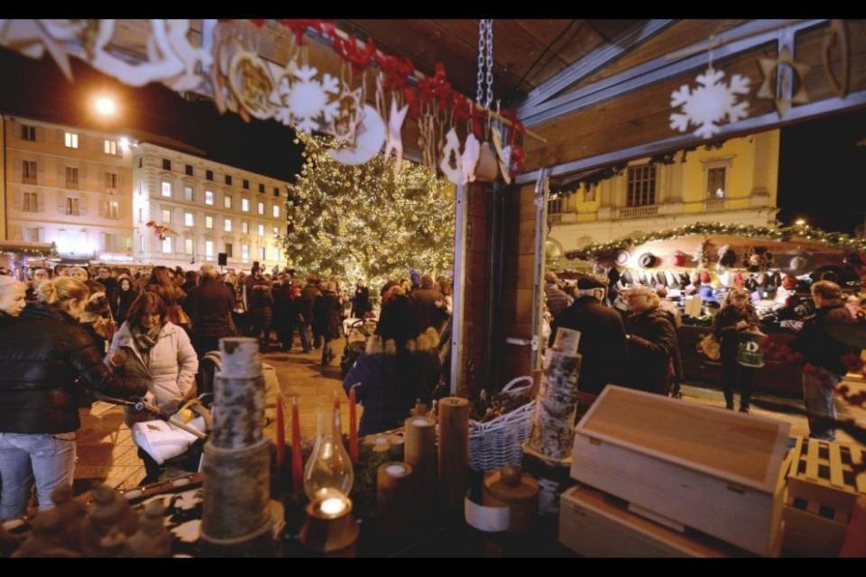Danni al mercatino di Natale, identificato l'autore