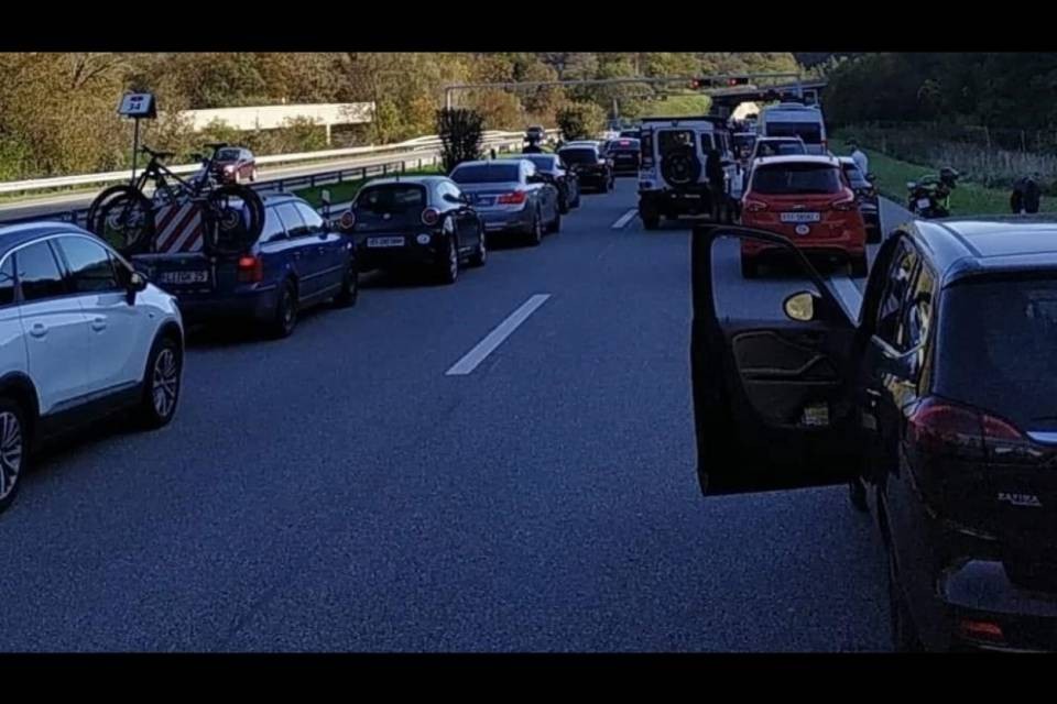 Veicolo in panne sull'A2: situazione normalizzata