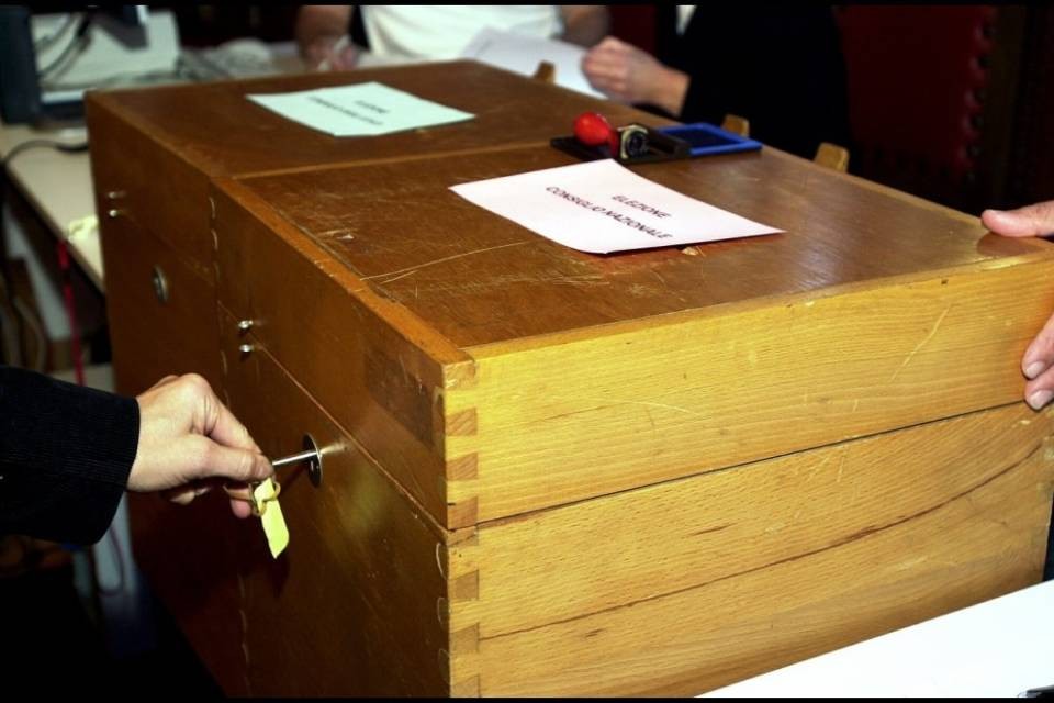 12 mesi per l'autore della frode elettorale