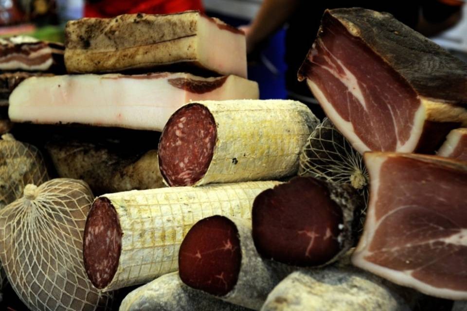 30 tonnellate di salumi... salatissimi