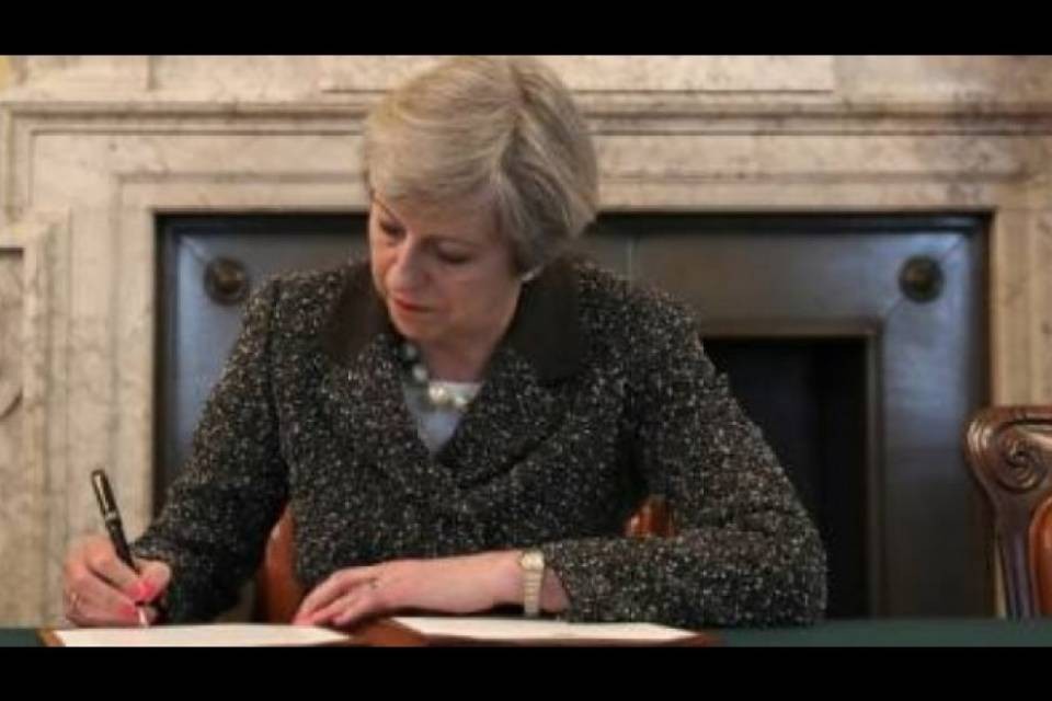 May: "Combatterò con l'Unione europea per l'interesse del Paese"