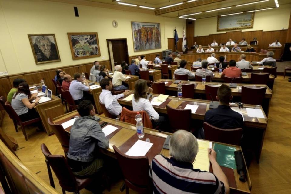 Niente voto elettronico in Consiglio comunale a Chiasso