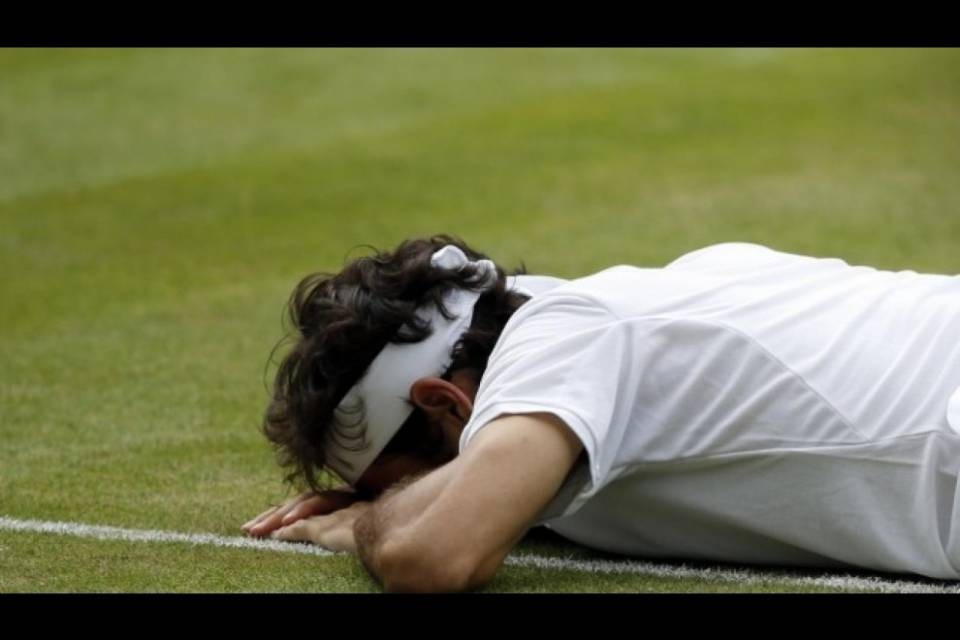 Federer crolla sotto i colpi di Raonic