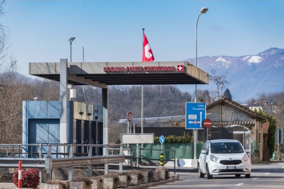 Riapertura valichi: "Frontalieri soddisfatti a metà"