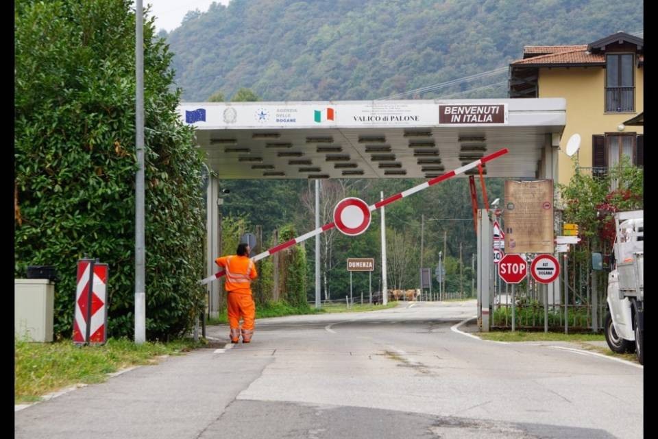 Arrivano le barriere presso sei valichi secondari