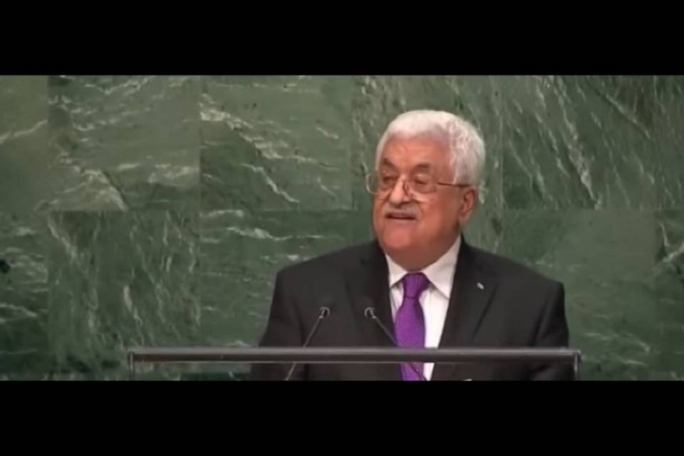 Abu Mazen assiste alla Messa di Mezzanotte