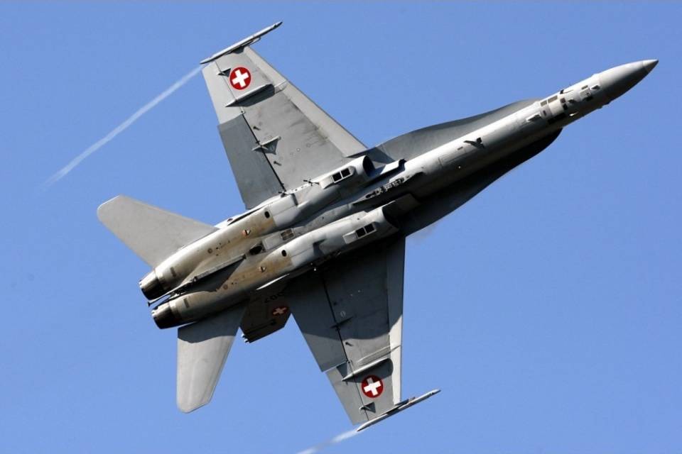 Due forti botti nel Sopraceneri: F/A-18 in missione