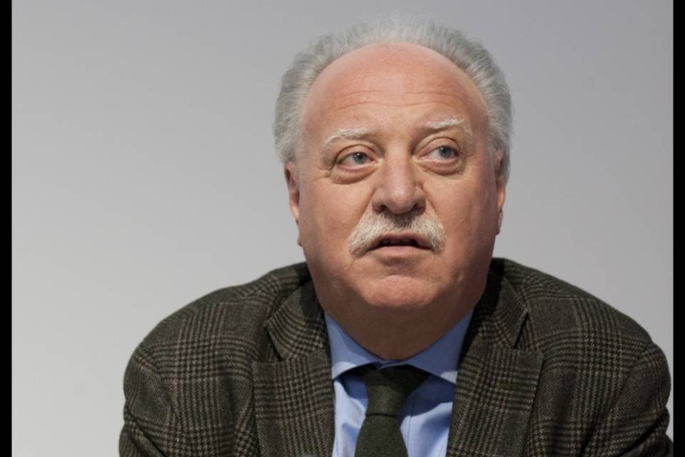 Gianella restituisce i due salari di troppo