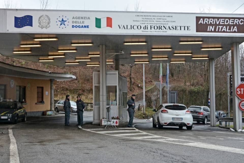 Italiani con targhe svizzere, oltre 50 multe