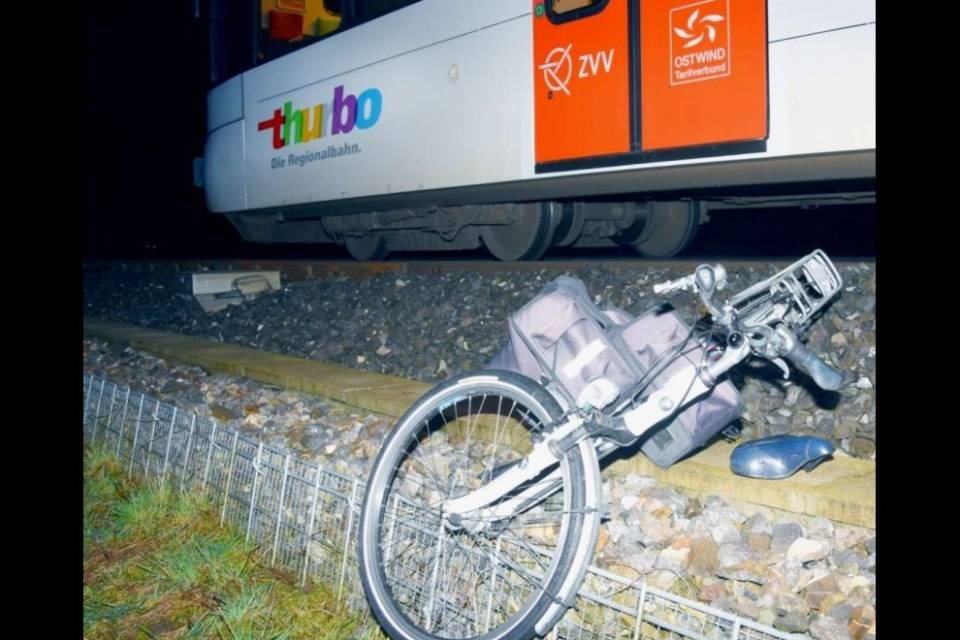 Gravi ferite per un ragazzo travolto da un treno