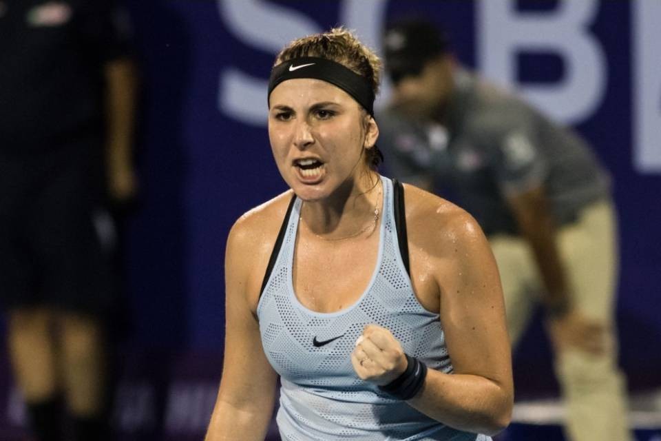 Anche la Bencic vola al terzo turno