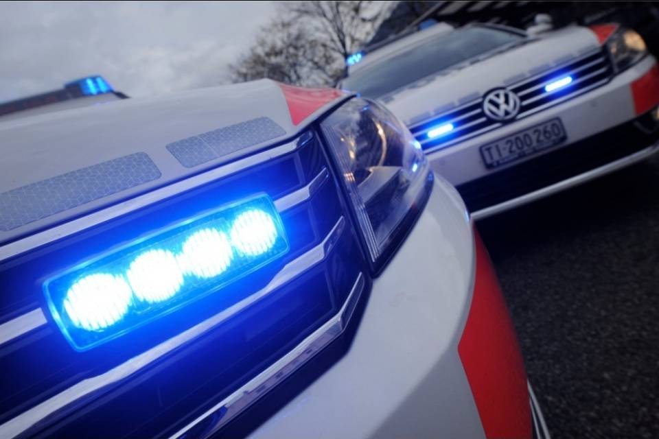 Rapinato un distributore a Brusino Arsizio