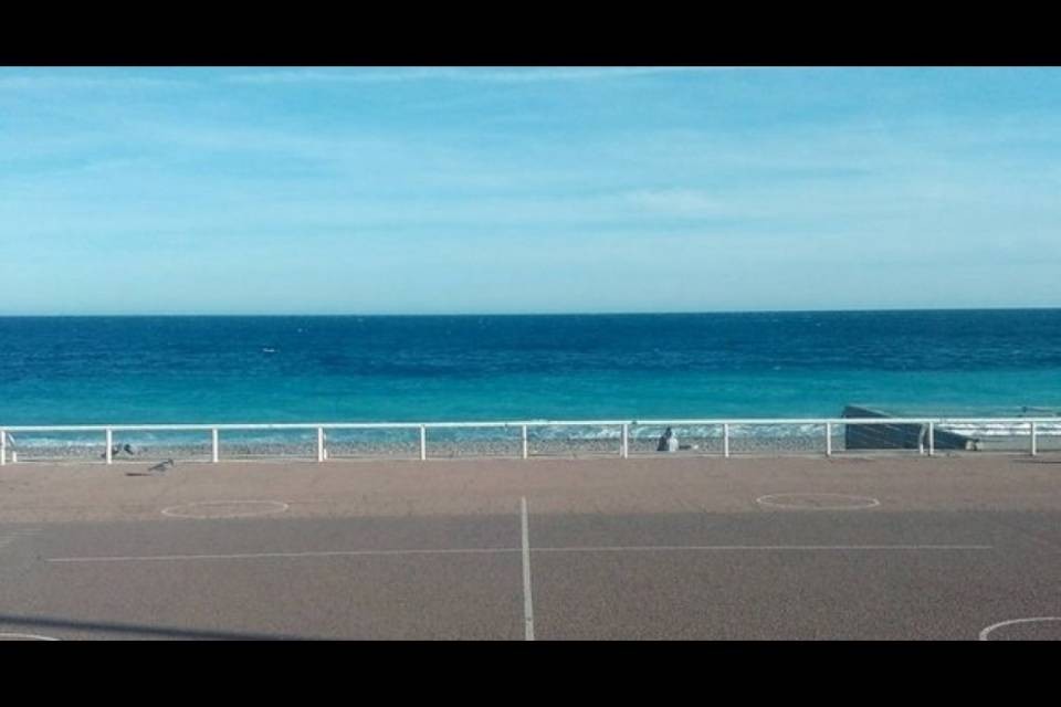 Niente spiaggia oggi a Nizza