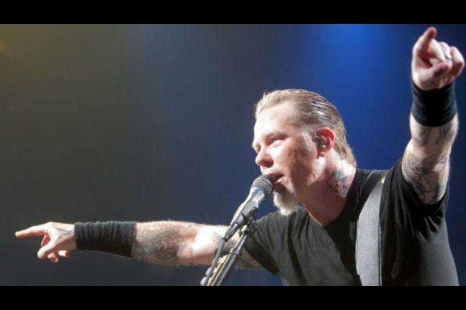 L'alcolismo di Hetfield blocca il tour mondiale dei Metallica