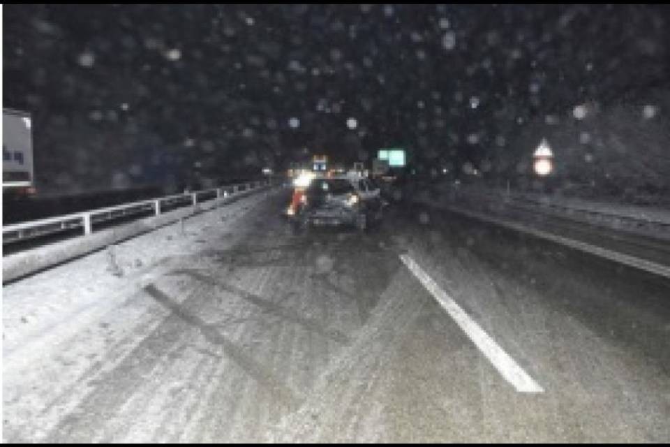 Diversi incidenti per la neve, tamponamento sull'A3