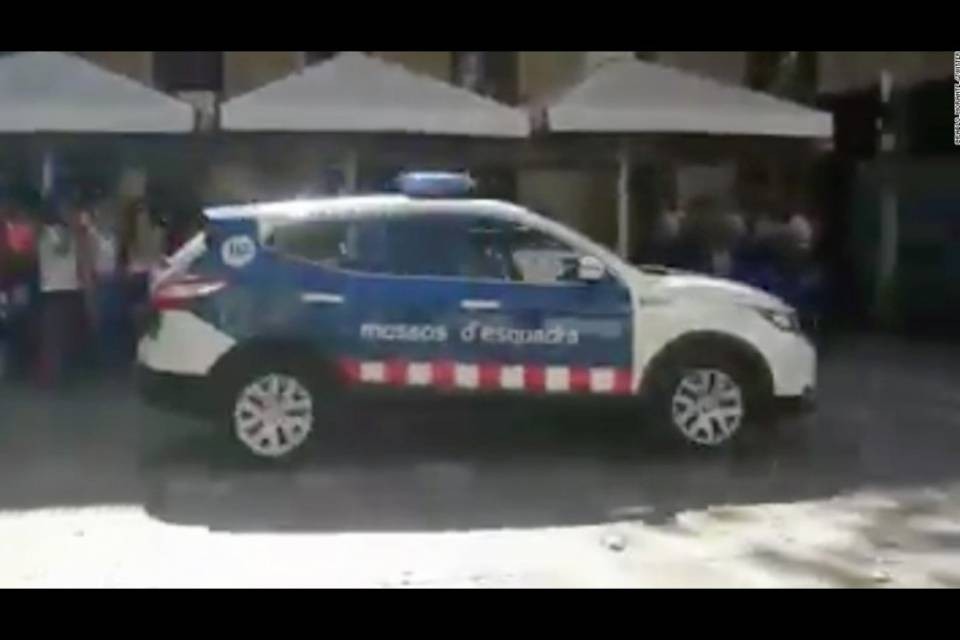 Caccia al terrorista in fuga, forse è in Francia
