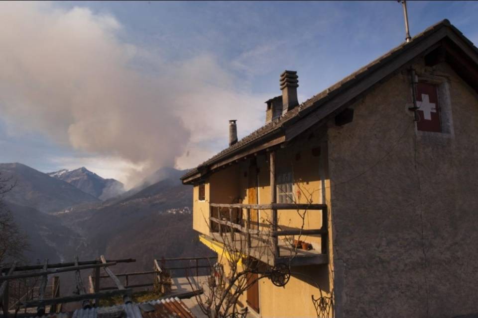 Fiamme sotto controllo in Val Vigezzo