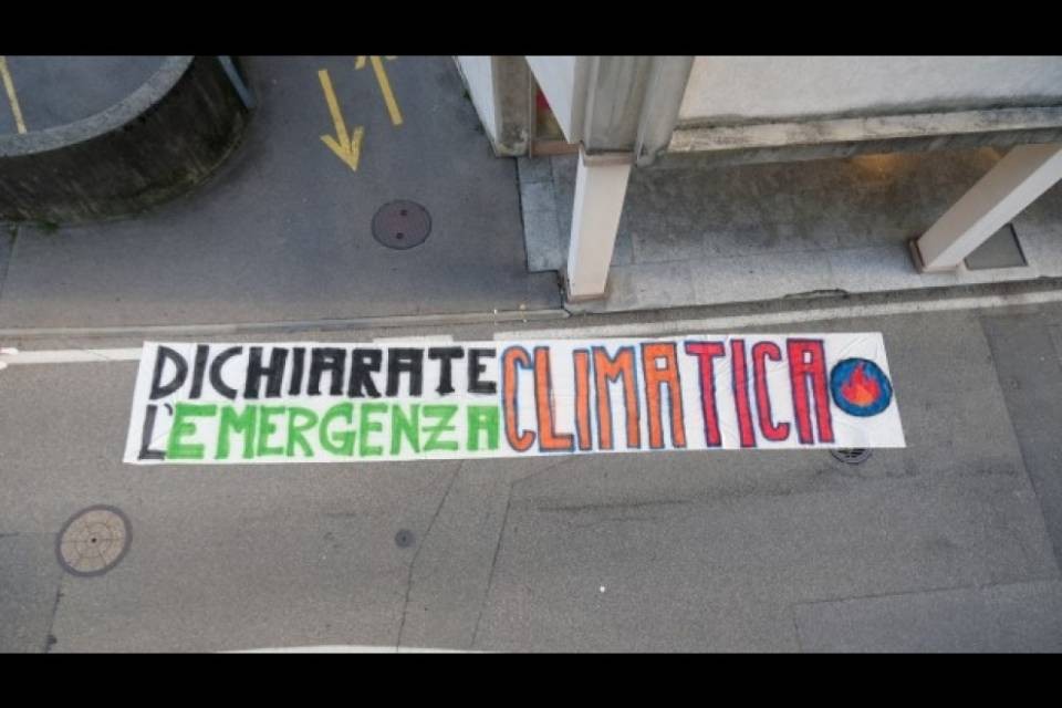 “Si dichiari l’emergenza climatica”