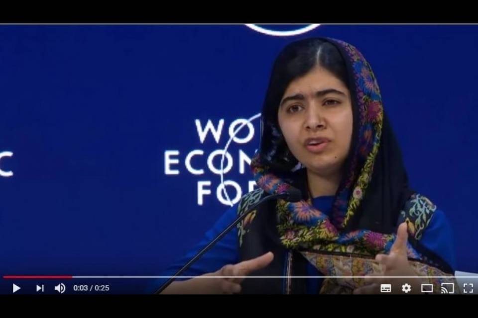 Malala a Davos: "Donne, cambiamo il mondo da sole"