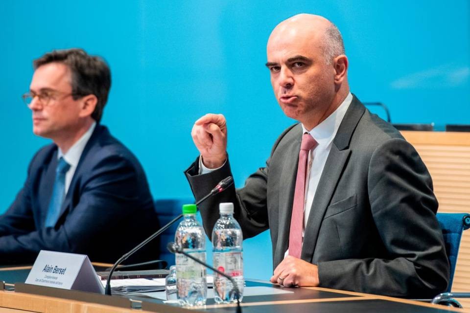 Il Consigliere Federale Alain Berset e il Presidente del Consiglio di Stato Christian Vitta. © CdT/Gabriele Putzu