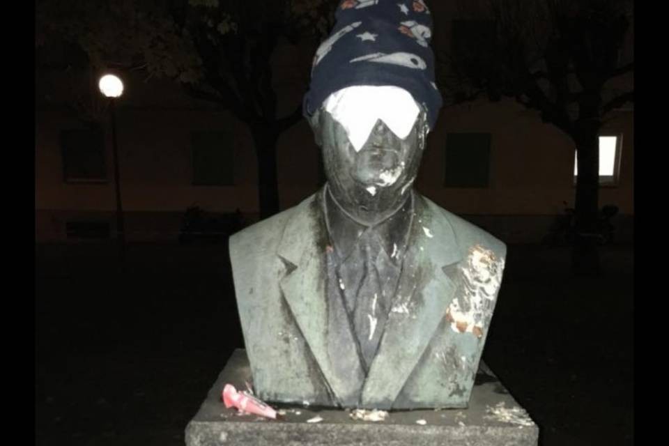 Lugano, scempio in piazza Paride Pelli