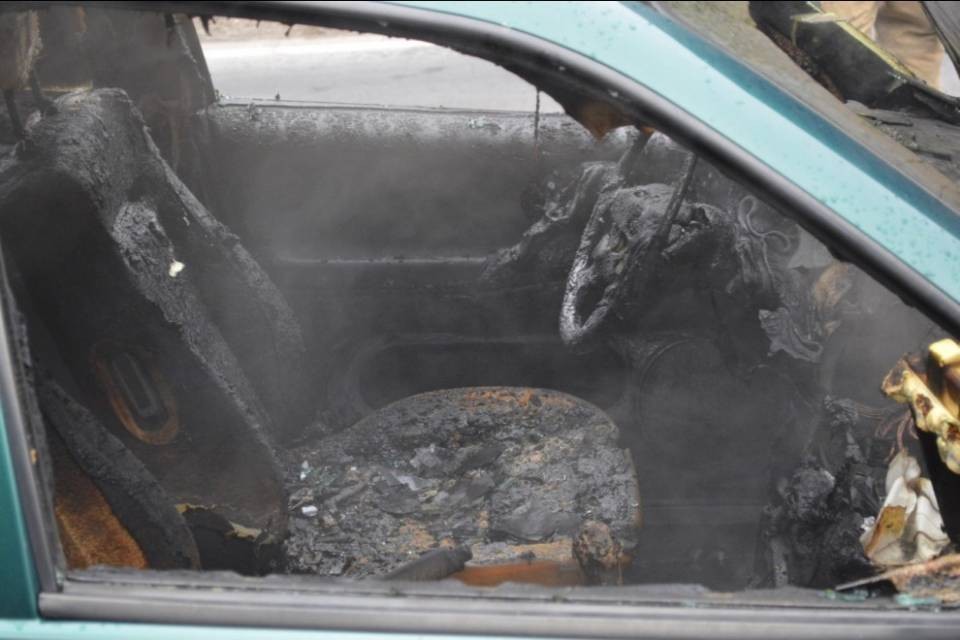 Auto prende fuoco ad Iragna