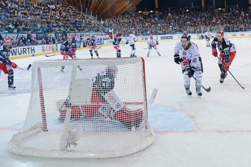 Spengler, Canada in finale