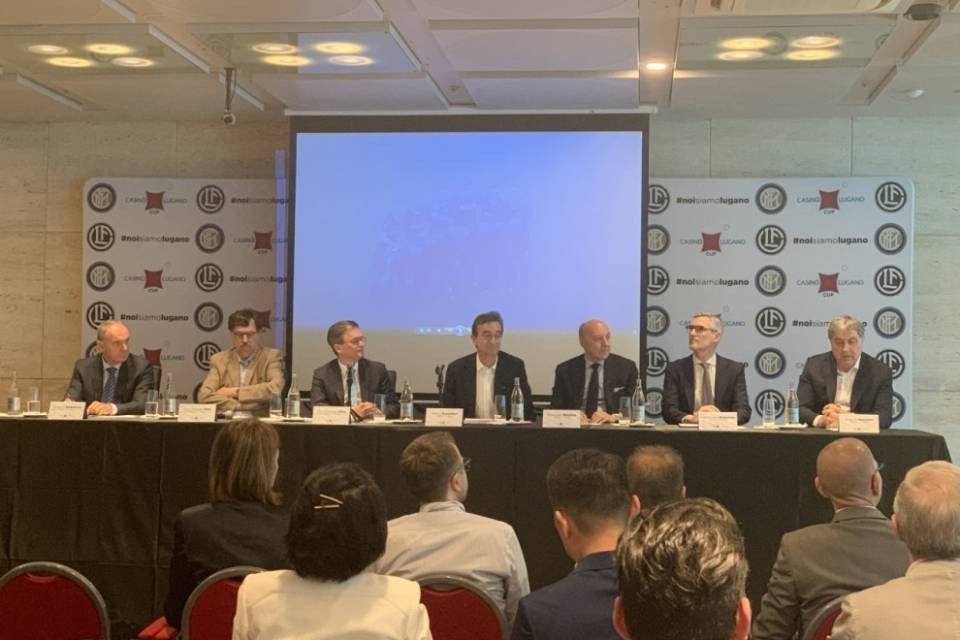 La 'pazza' Inter arriva a Lugano: "Legati ai vostri colori"