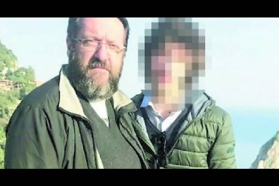 Spara e uccide il padre: "Volevo fare uno scherzo"