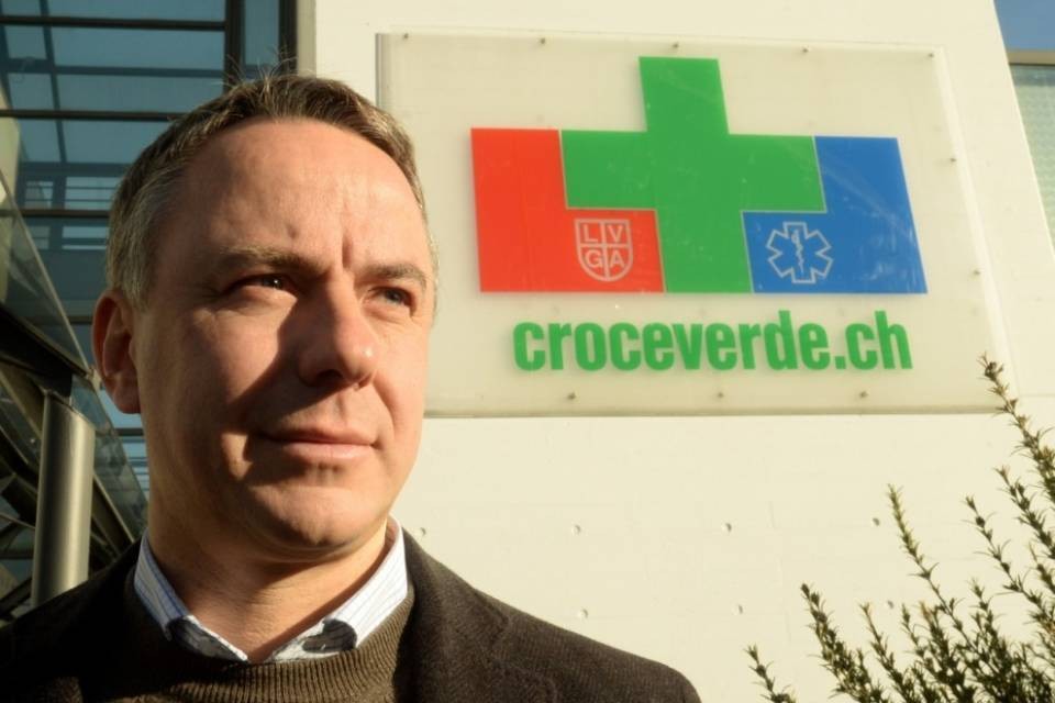 Tutti parlano del medico licenziato