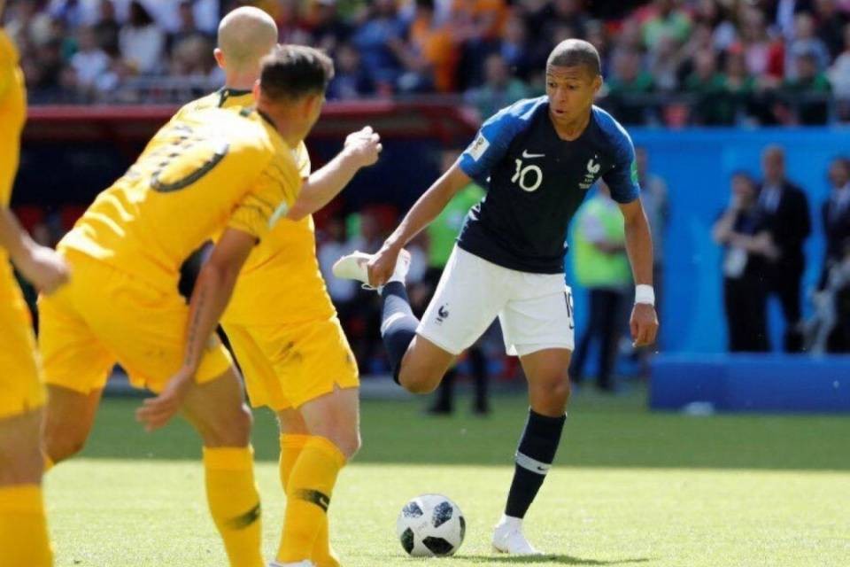 La Francia vola agli ottavi