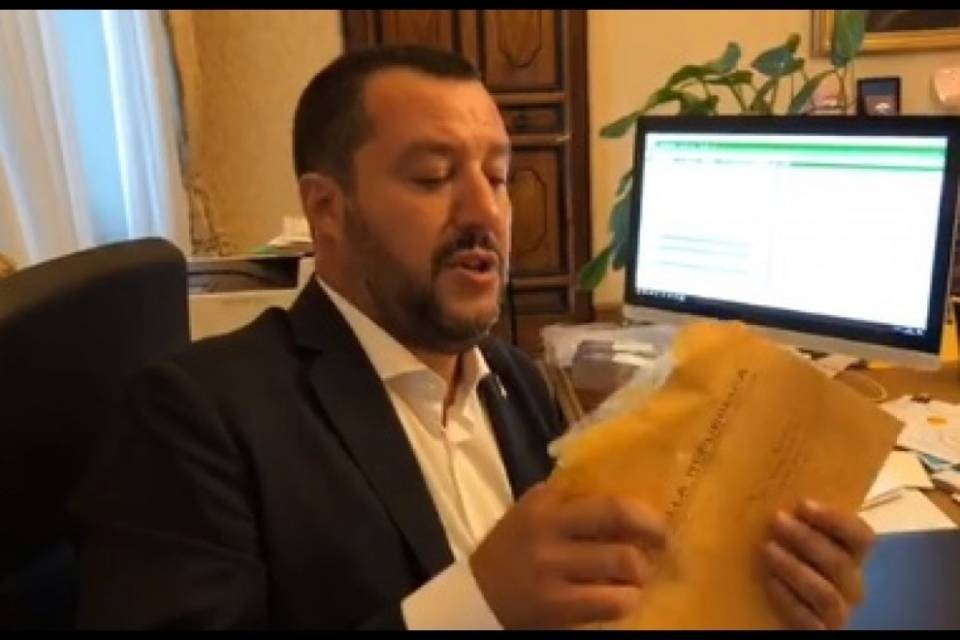 Salvini indagato per sequestro di persona aggravato
