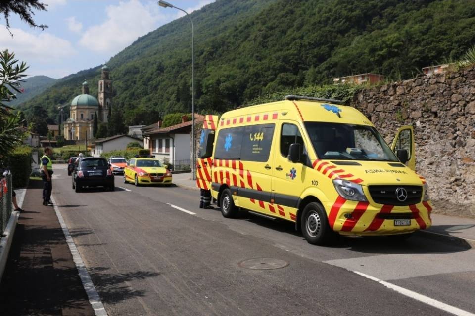 Riva San Vitale, ciclista ferito alla testa