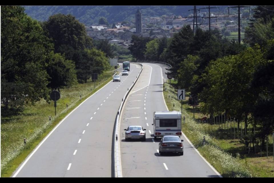 Falsi poliziotti sulla A13