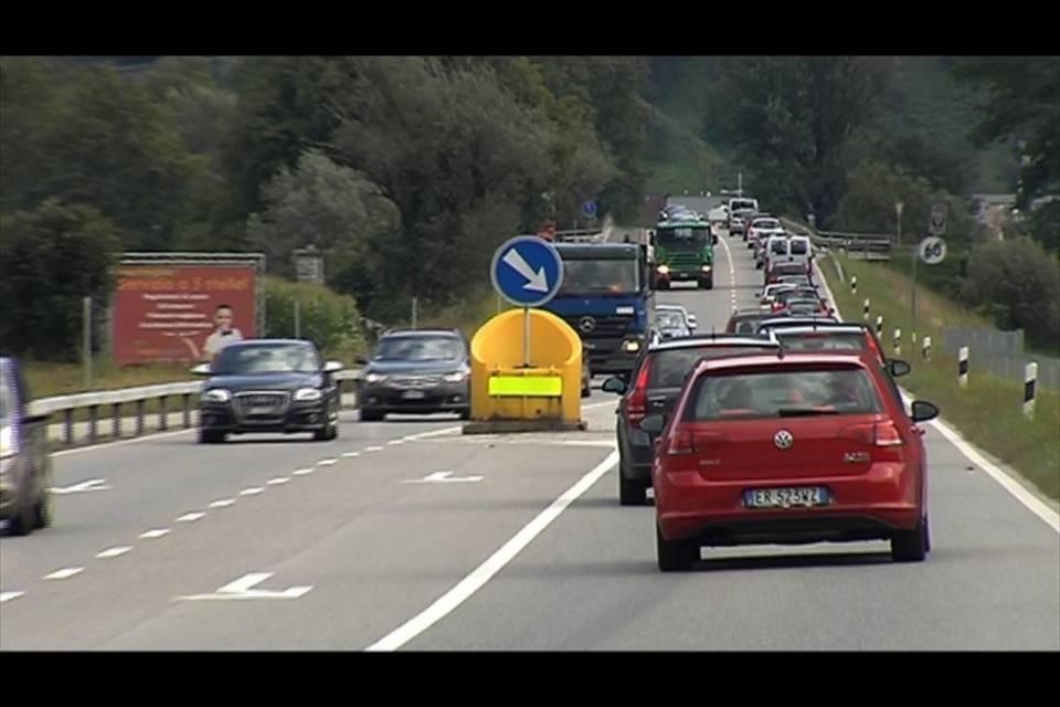 Traffico bloccato sull'A2