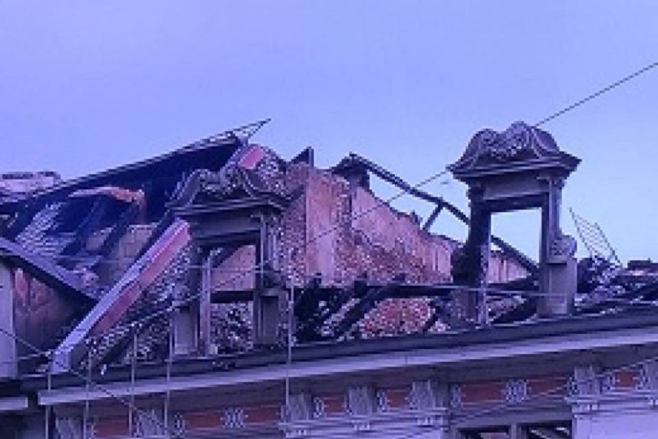 Incendio di Zurigo, ecco le macerie dell'edificio commerciale