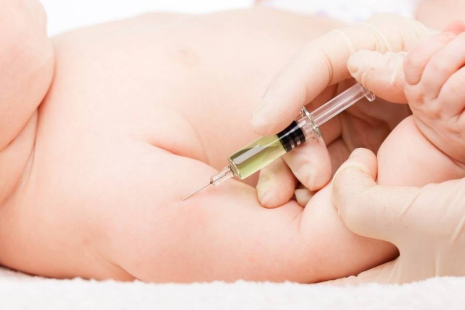 "Sono una mamma e mio figlio lo vaccino: e sta benissimo"