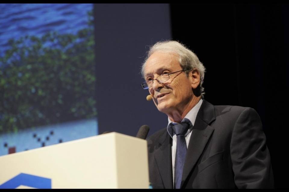 "Tariffe aumentate durante il congresso"