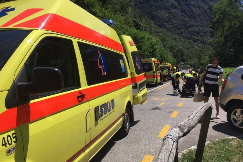 Scontro tra due auto ad Avegno