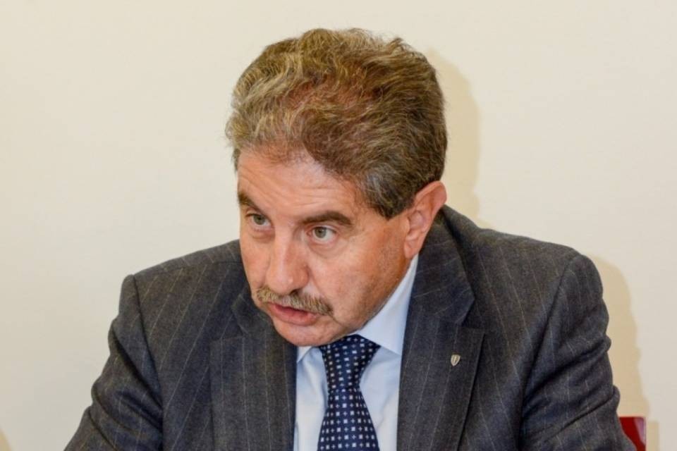 "Le imposte? Preleviamole direttamente dagli stipendi"
