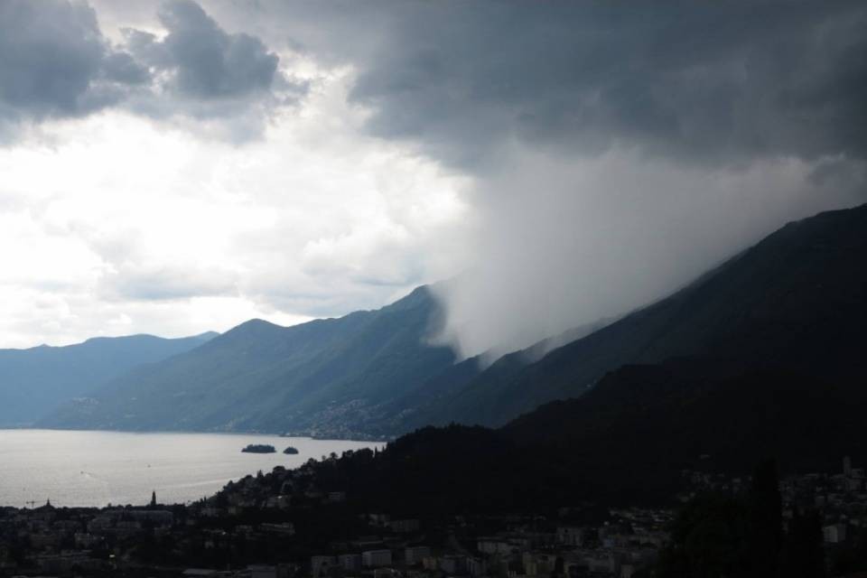 Impressionante temporale su Brissago
