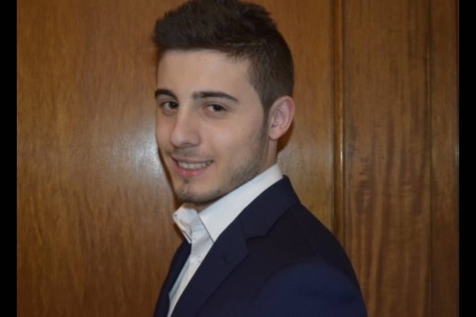 Matteo Lordelli - Dottore perché applica un cerotto sull’emorragia del paziente?