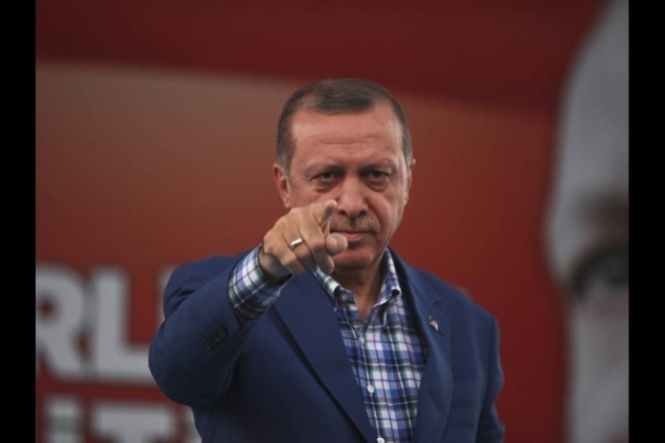 Erdogan chiede la resa delle milizie curde