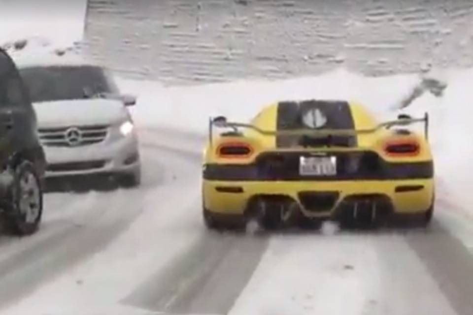 Grigioni: un bolide da 1.6 milioni sulla strada innevata