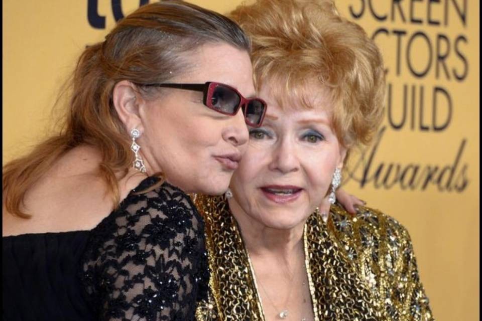 È morta la mamma di Carrie Fisher
