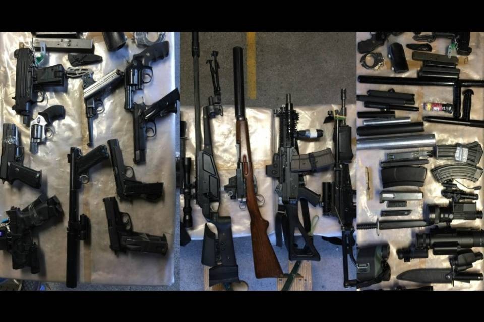 Aveva un arsenale in casa, arrestato